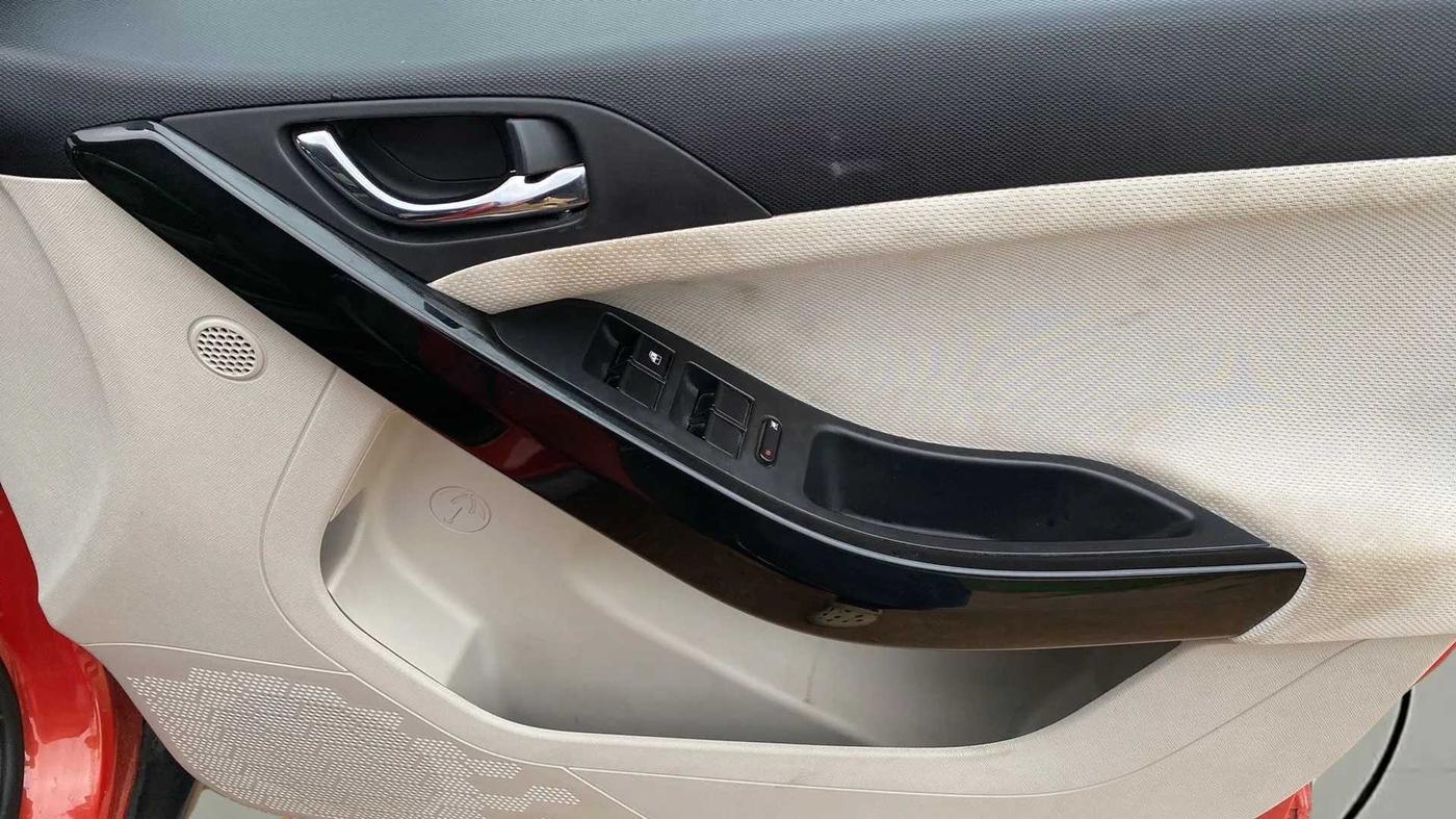 2020 Tata NEXON XZ PLUS PETROL DUAL TONE, Petrol, Manual, 22,648 km, Driver Side Door Panels Control