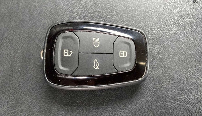 2020 Tata NEXON XZ PLUS PETROL DUAL TONE, Petrol, Manual, 22,648 km, Key Close Up