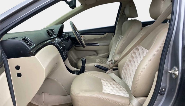 2015 Maruti Ciaz ZDI, Diesel, Manual, 69,216 km, Right Side Front Door Cabin