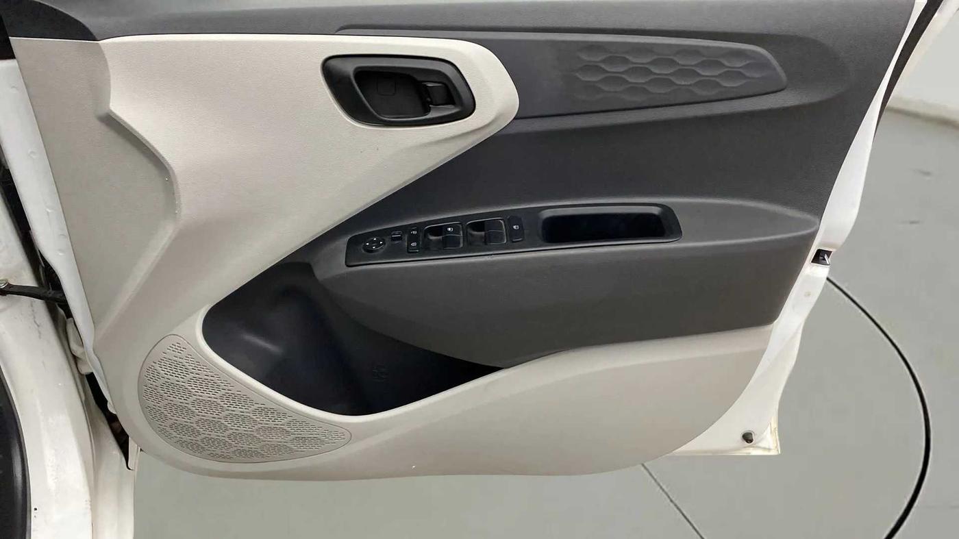 2020 Hyundai AURA S 1.2 CNG, CNG, Manual, 70,759 km, Driver Side Door Panels Control