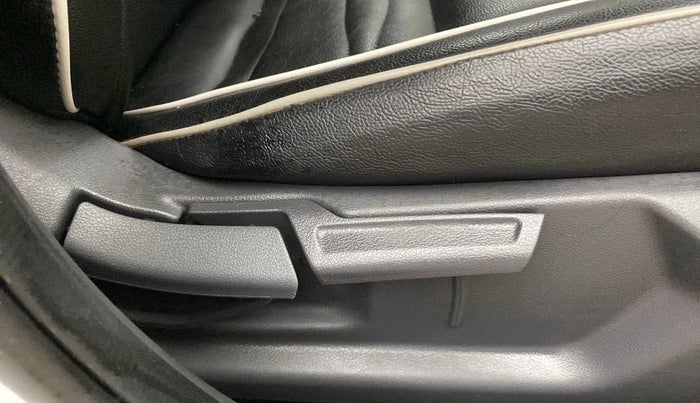 2020 Hyundai AURA S 1.2 CNG, CNG, Manual, 70,759 km, Driver Side Adjustment Panel