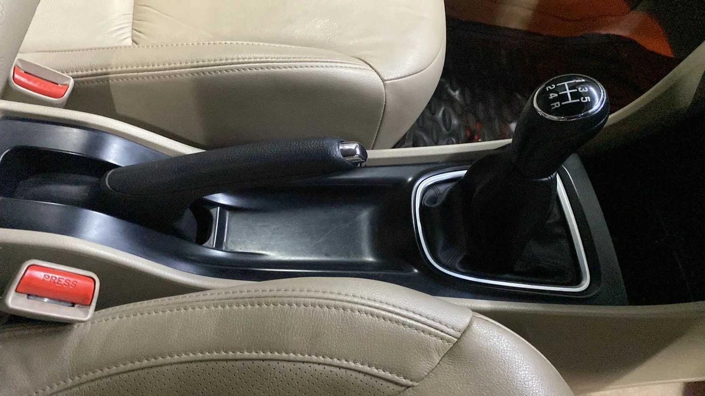 2022 Maruti Ciaz ALPHA 1.5 SHVS PETROL, Petrol, Manual, 18,108 km, Gear Lever