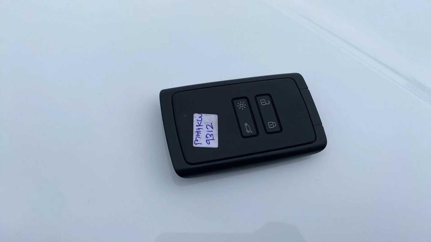 2023 Renault TRIBER RXZ, Petrol, Manual, 10,335 km, Key Close Up