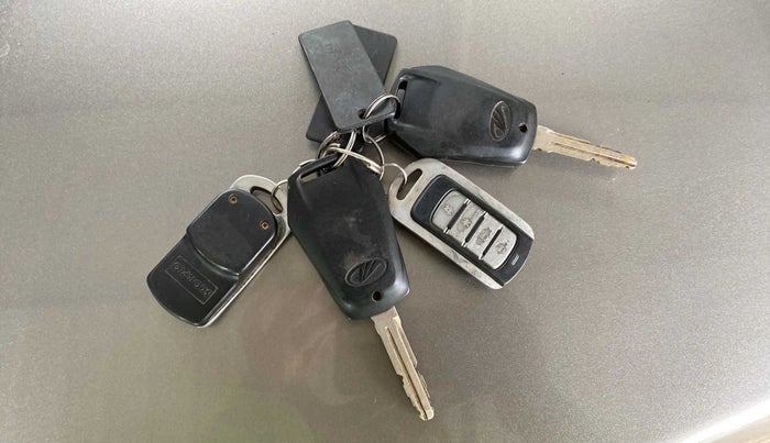 2017 Mahindra Kuv100 K4 6 STR, Petrol, Manual, 38,125 km, Key Close Up