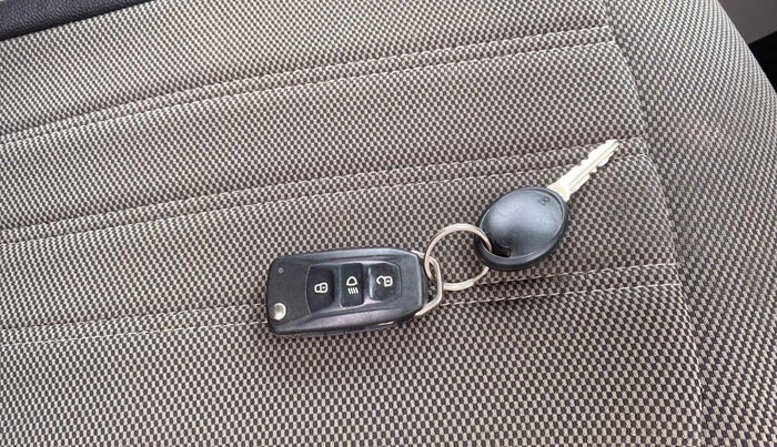 2018 Tata Tiago XZ PETROL, Petrol, Manual, 25,082 km, Key Close Up