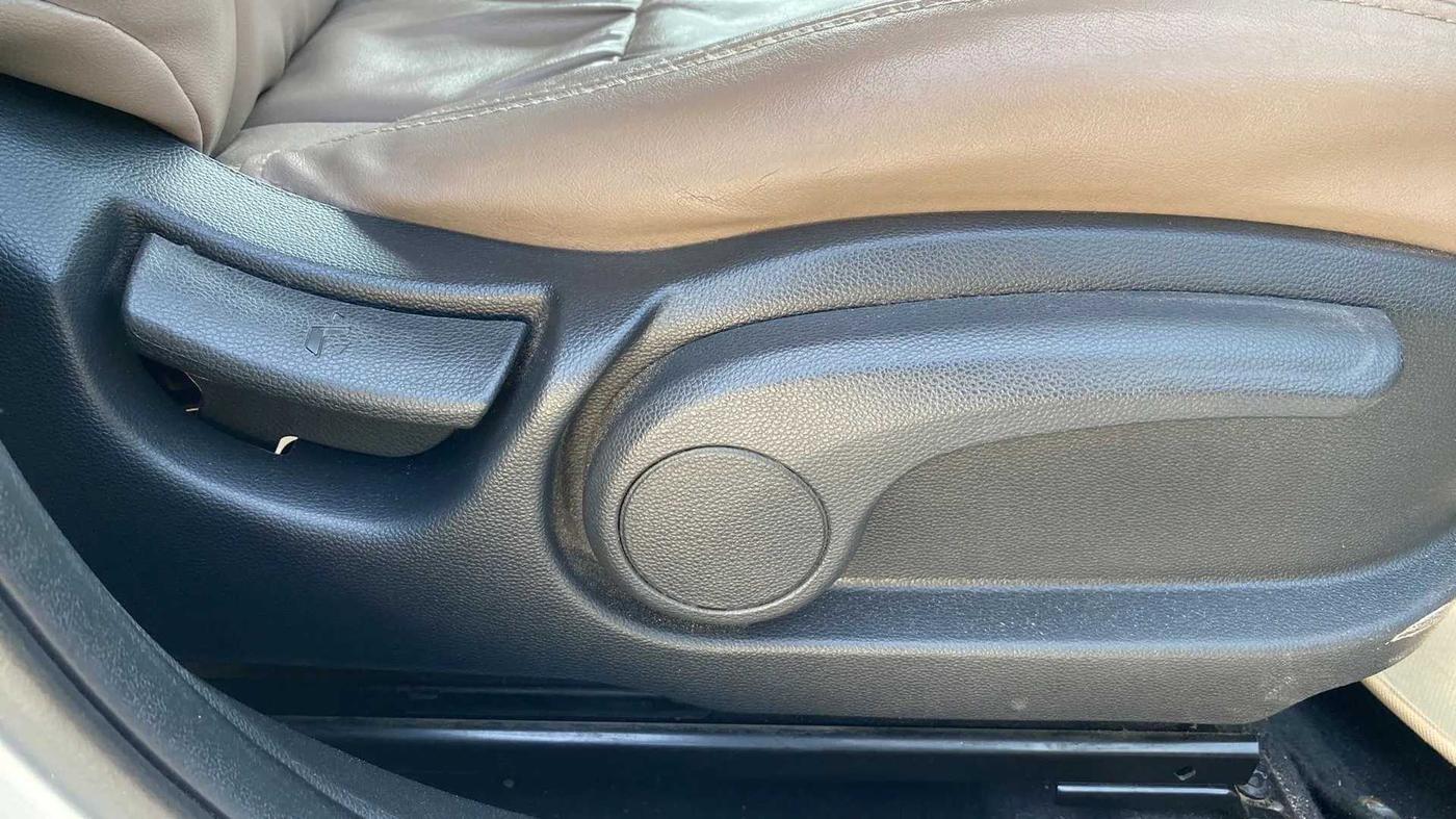 2019 Hyundai Elite i20 SPORTZ PLUS 1.2, Petrol, Manual, 63,075 km, Driver Side Adjustment Panel