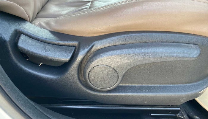 2019 Hyundai Elite i20 SPORTZ PLUS 1.2, Petrol, Manual, 63,075 km, Driver Side Adjustment Panel