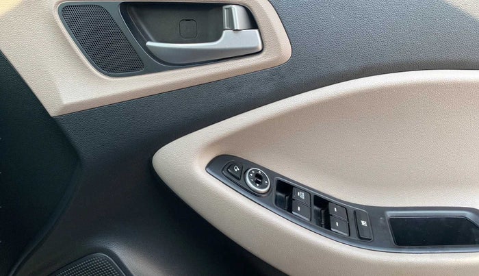 2019 Hyundai Elite i20 SPORTZ PLUS 1.2, Petrol, Manual, 63,075 km, Driver Side Door Panels Control