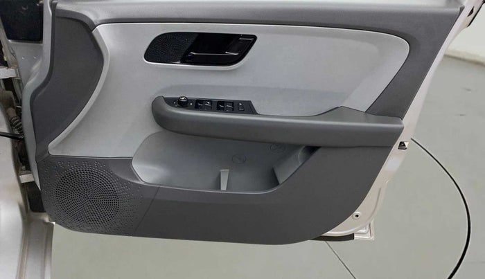 2020 Tata ALTROZ XM PETROL, Petrol, Manual, 16,823 km, Driver Side Door Panels Control