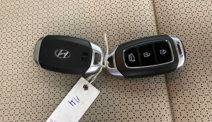 2017 Hyundai Verna 1.6 VTVT SX (O), Petrol, Manual, 45,501 km, Key Close Up