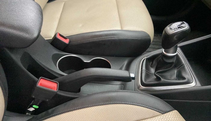 2017 Hyundai Verna 1.6 VTVT SX (O), Petrol, Manual, 45,501 km, Gear Lever