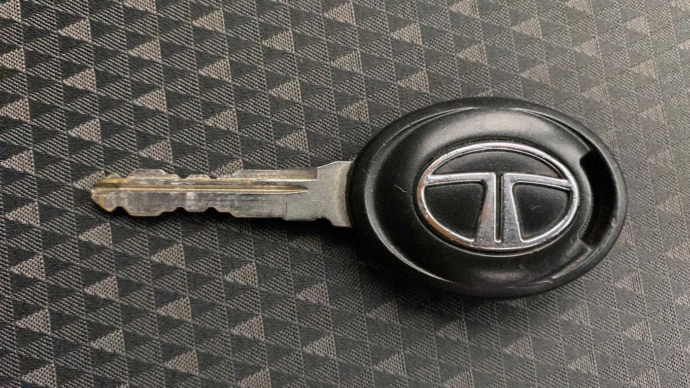 2018 Tata Tiago XZA PETROL, Petrol, Automatic, 27,571 km, Key Close Up