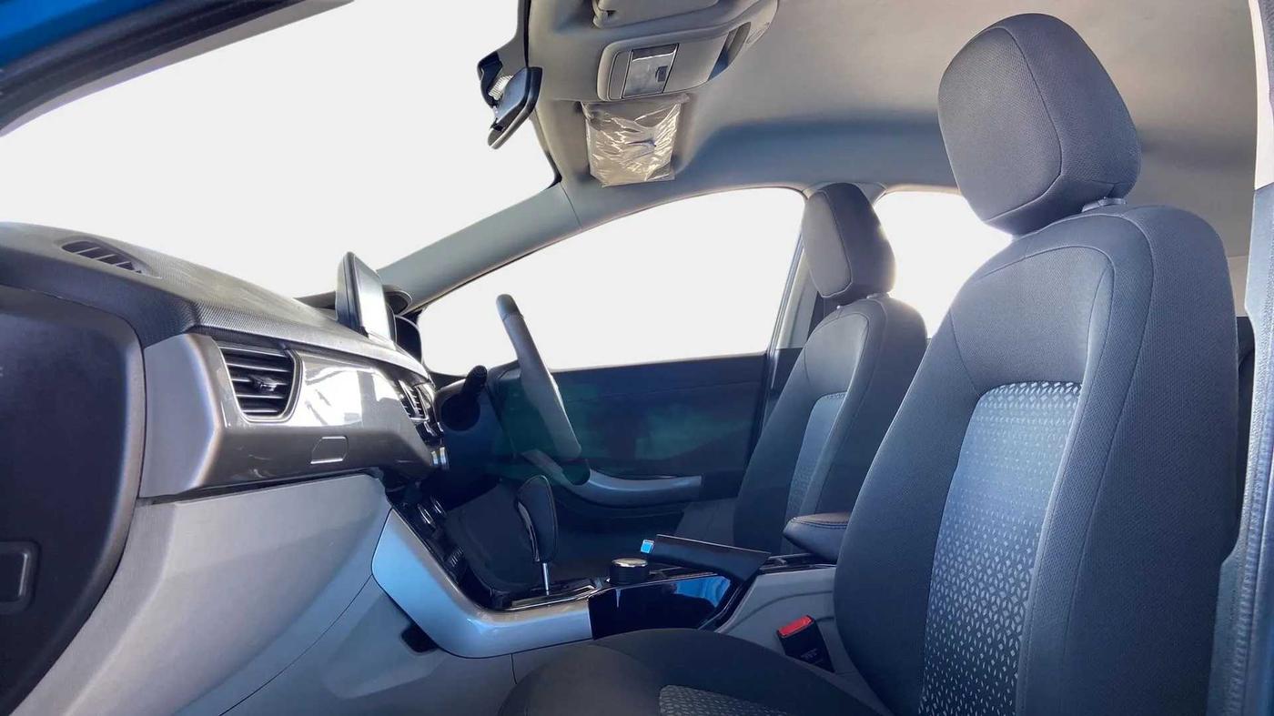 2018 Tata NEXON XZA PLUS PETROL DUAL TONE, Petrol, Automatic, 33,076 km, Right Side Front Door Cabin