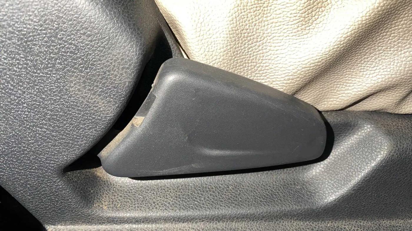 2016 Renault Kwid RXL, Petrol, Manual, 53,263 km, Driver Side Adjustment Panel