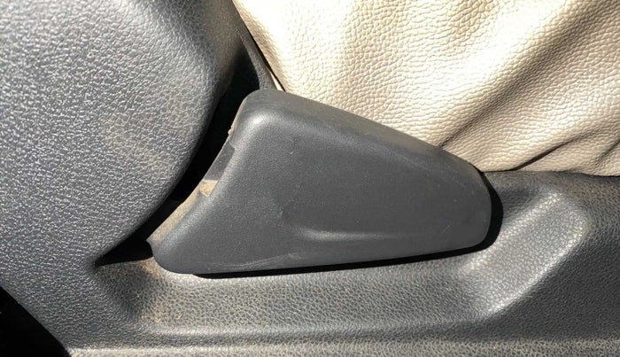 2016 Renault Kwid RXL, Petrol, Manual, 53,263 km, Driver Side Adjustment Panel