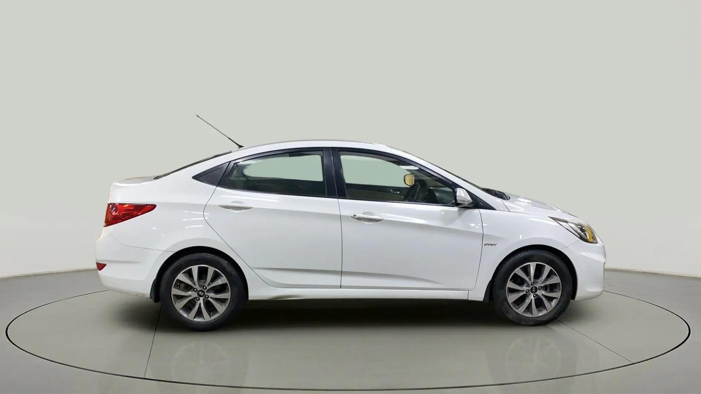2014 Hyundai Verna FLUIDIC 1.6 VTVT SX, Petrol, Manual, 80,844 km, Right Side View
