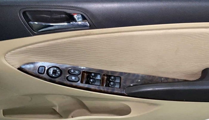 2014 Hyundai Verna FLUIDIC 1.6 VTVT SX, Petrol, Manual, 80,844 km, Driver Side Door Panels Control