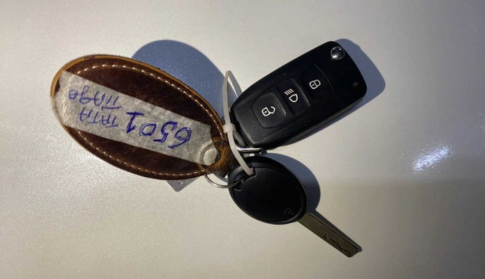 2021 Tata Tiago XZA PLUS PETROL, Petrol, Automatic, 7,973 km, Key Close Up