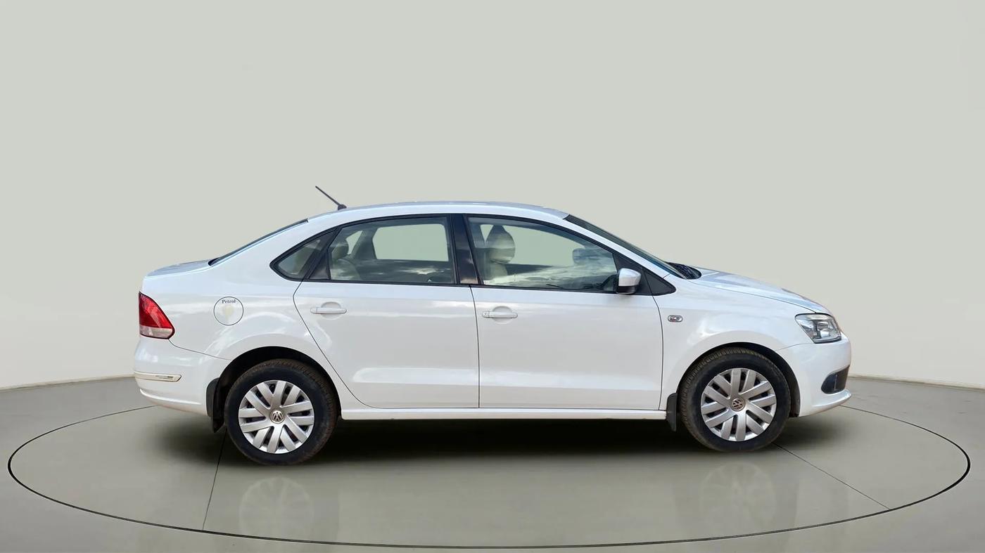 2013 Volkswagen Vento COMFORTLINE 1.6, Petrol, Manual, 55,183 km, Right Side View