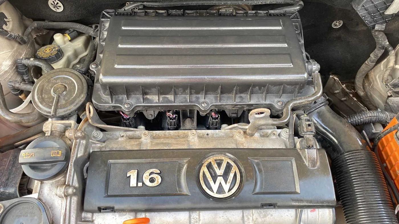 2013 Volkswagen Vento COMFORTLINE 1.6, Petrol, Manual, 55,183 km, Open Bonet