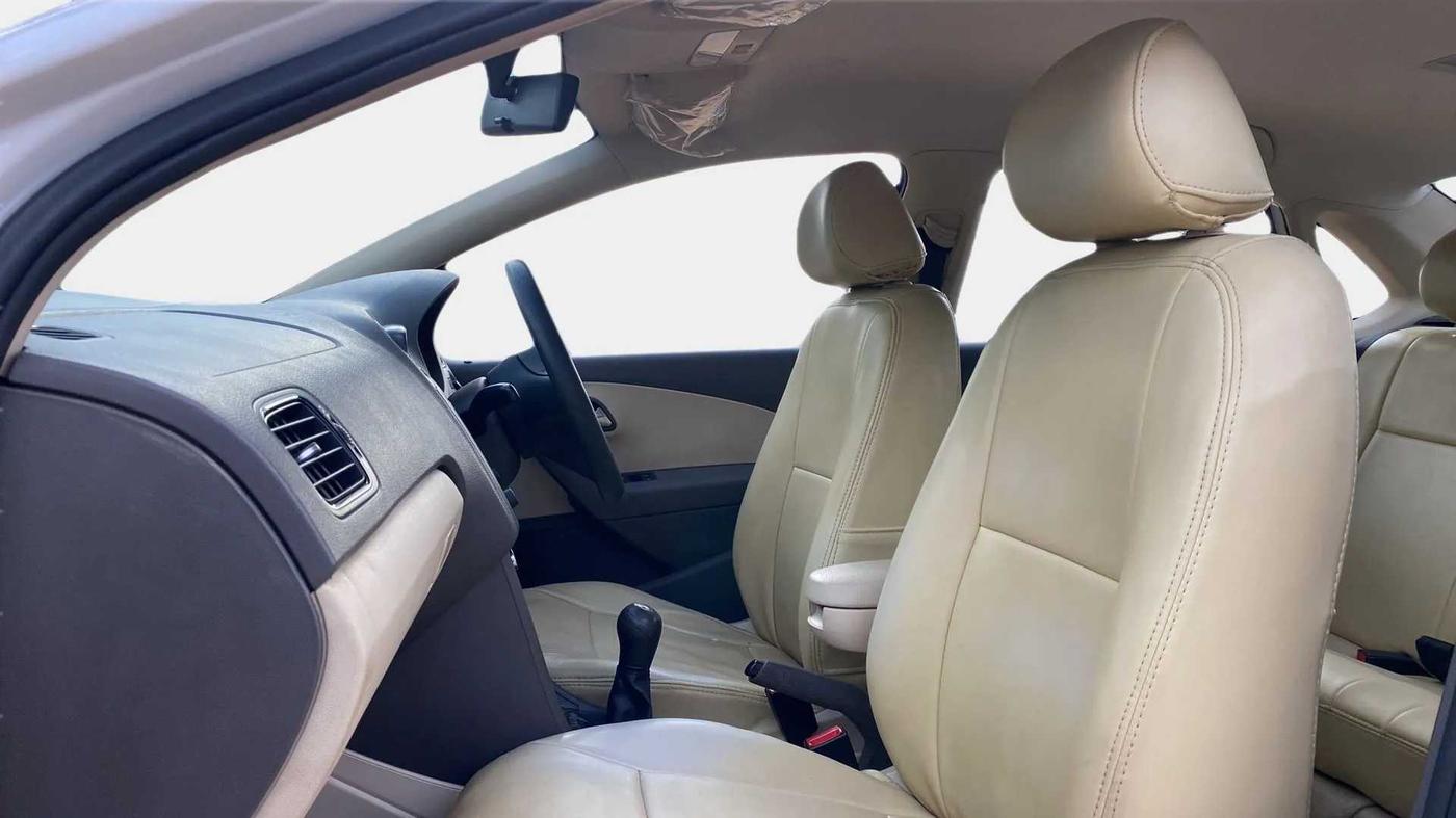 2013 Volkswagen Vento COMFORTLINE 1.6, Petrol, Manual, 55,183 km, Right Side Front Door Cabin