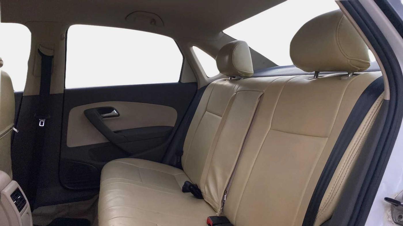 2013 Volkswagen Vento COMFORTLINE 1.6, Petrol, Manual, 55,183 km, Right Side Rear Door Cabin