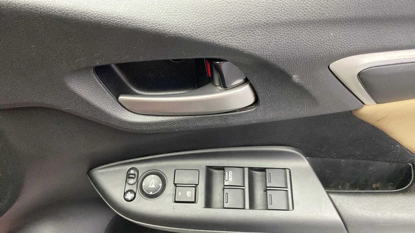 2018 Honda Jazz 1.2L I-VTEC V, Petrol, Manual, 38,372 km, Driver Side Door Panels Control