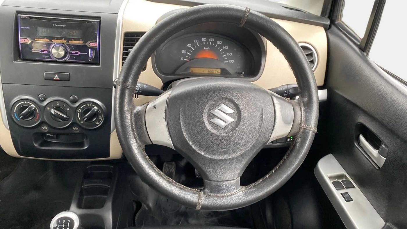 2017 Maruti Wagon R 1.0 LXI CNG, CNG, Manual, 60,196 km, Steering Wheel Close Up