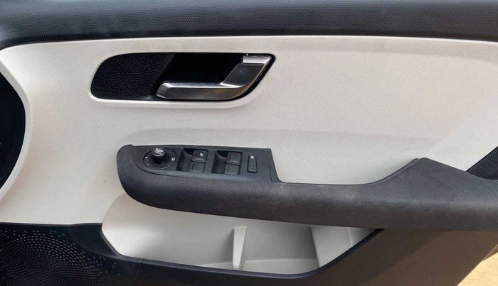 2021 Tata ALTROZ XZ PETROL, Petrol, Manual, 13,039 km, Driver Side Door Panels Control