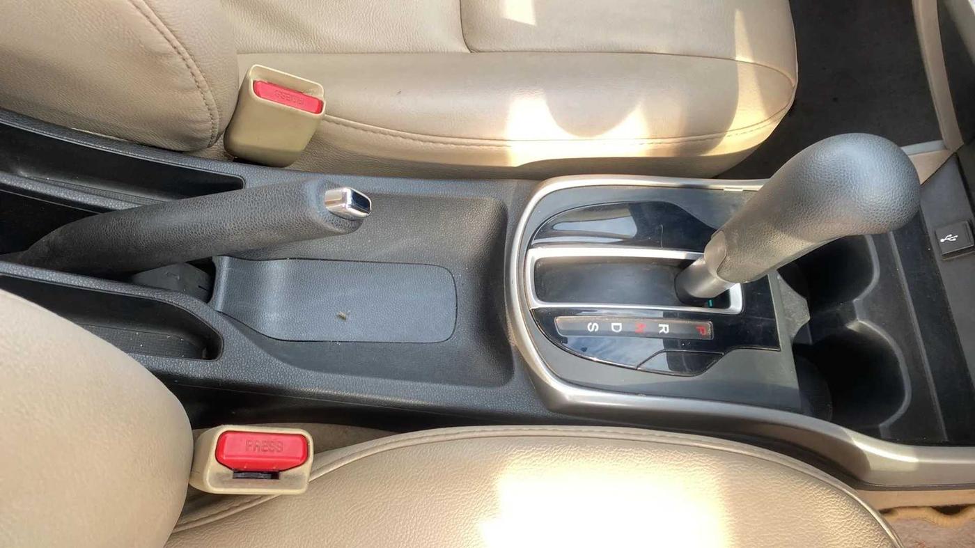 2018 Honda City 1.5L I-VTE V CVT, Petrol, Automatic, 75,507 km, Gear Lever