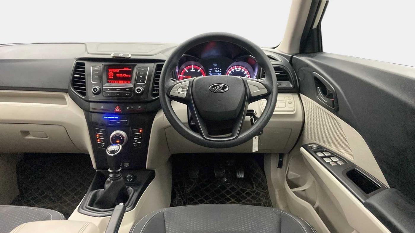 2022 Mahindra XUV300 W6 1.5 DIESEL, Diesel, Manual, 57,845 km, Steering Wheel Close Up
