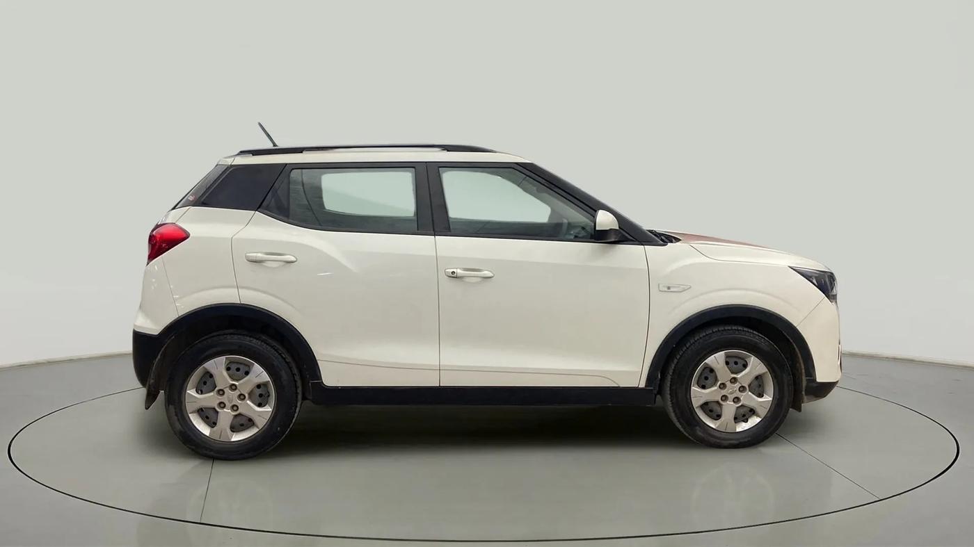 2022 Mahindra XUV300 W6 1.5 DIESEL, Diesel, Manual, 57,845 km, Right Side View