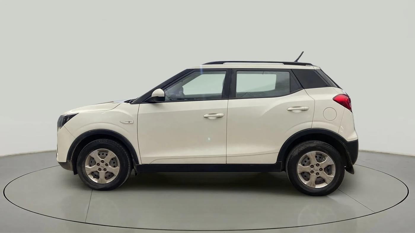 2022 Mahindra XUV300 W6 1.5 DIESEL, Diesel, Manual, 57,845 km, Left Side