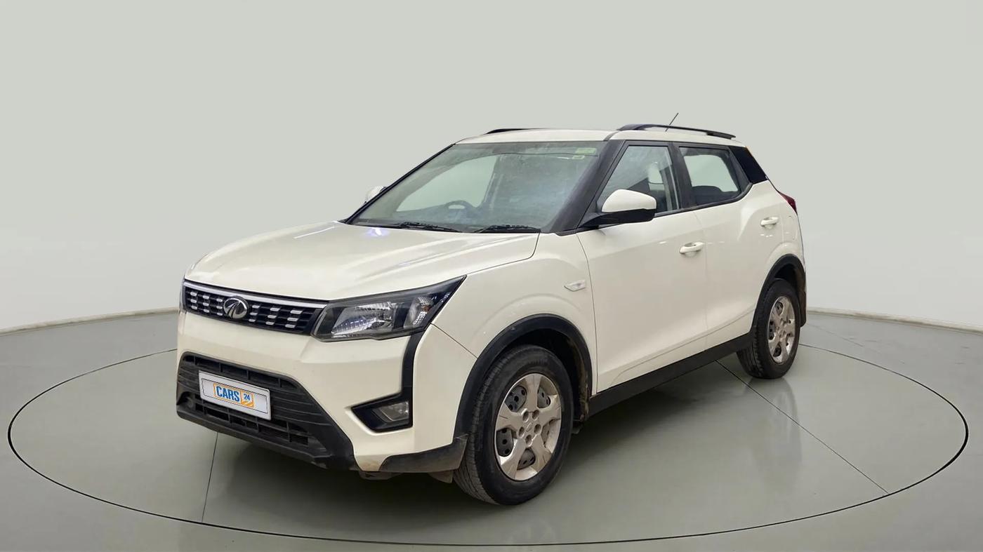 2022 Mahindra XUV300 W6 1.5 DIESEL, Diesel, Manual, 57,845 km, Left Front Diagonal