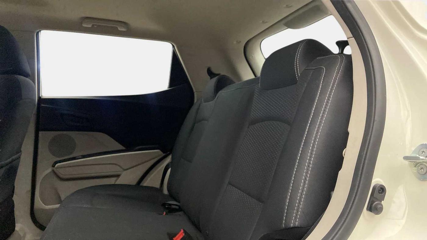 2022 Mahindra XUV300 W6 1.5 DIESEL, Diesel, Manual, 57,845 km, Right Side Rear Door Cabin