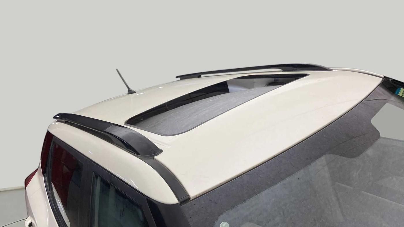 2022 Mahindra XUV300 W6 1.5 DIESEL, Diesel, Manual, 57,845 km, Roof