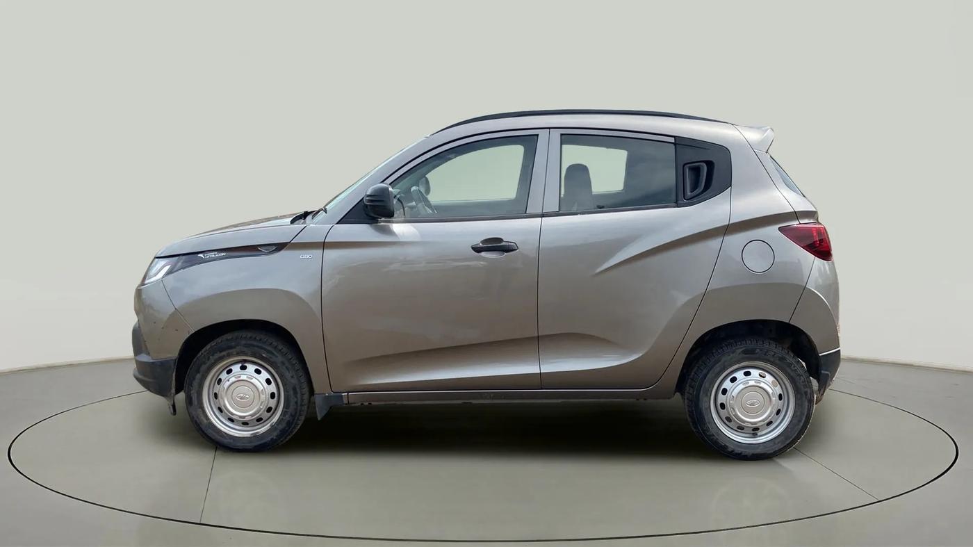 2017 Mahindra Kuv100 K2 6 STR, Petrol, Manual, 16,846 km, Left Side