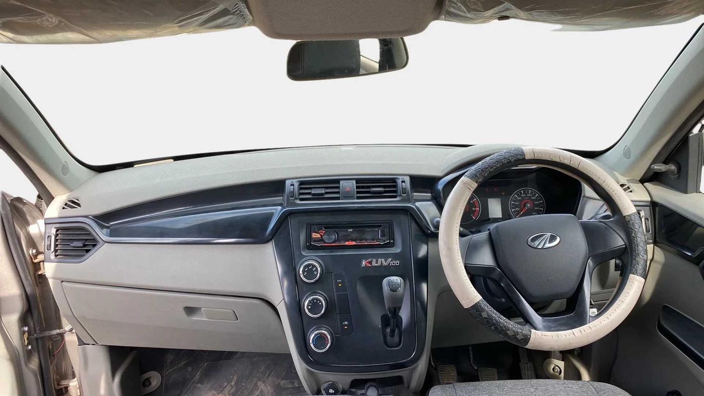 2017 Mahindra Kuv100 K2 6 STR, Petrol, Manual, 16,846 km, Dashboard