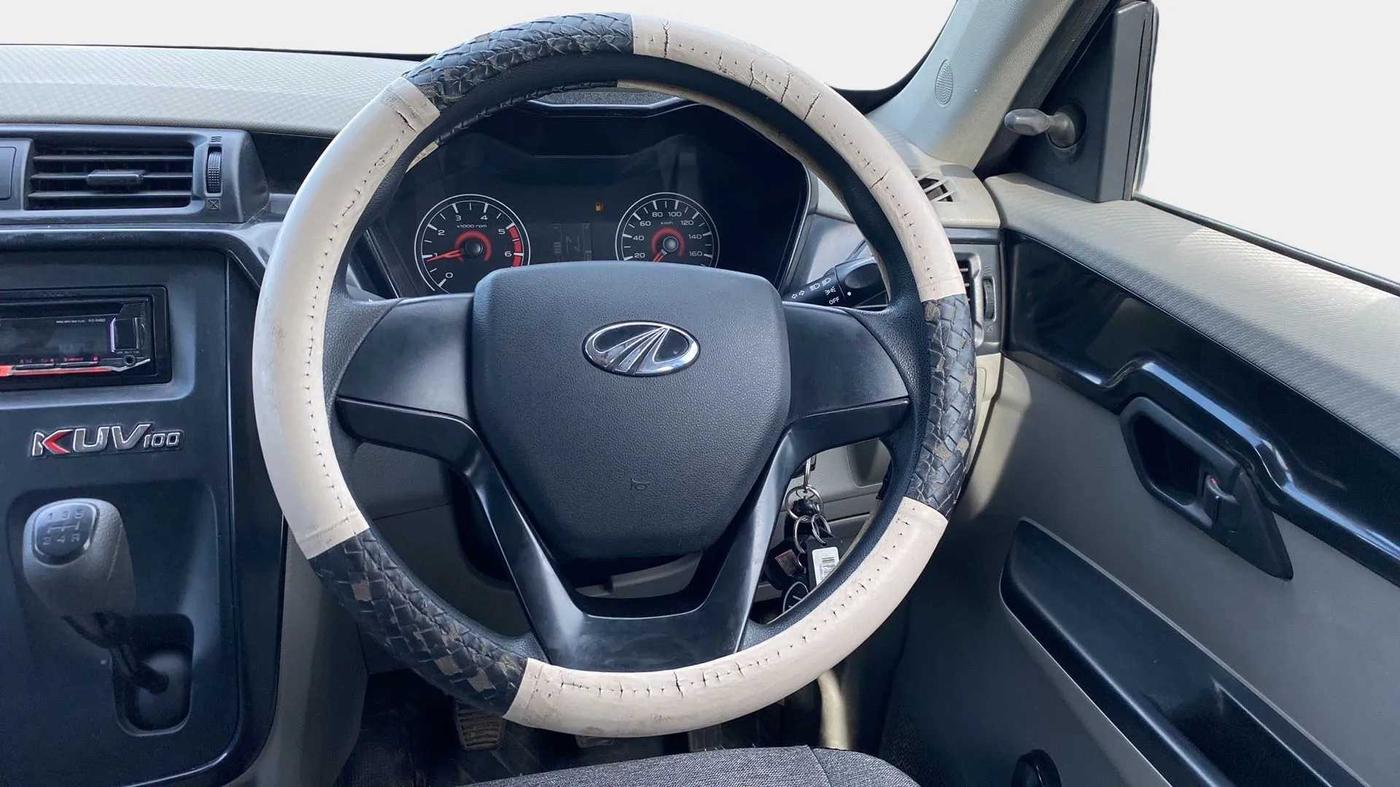 2017 Mahindra Kuv100 K2 6 STR, Petrol, Manual, 16,846 km, Steering Wheel Close Up