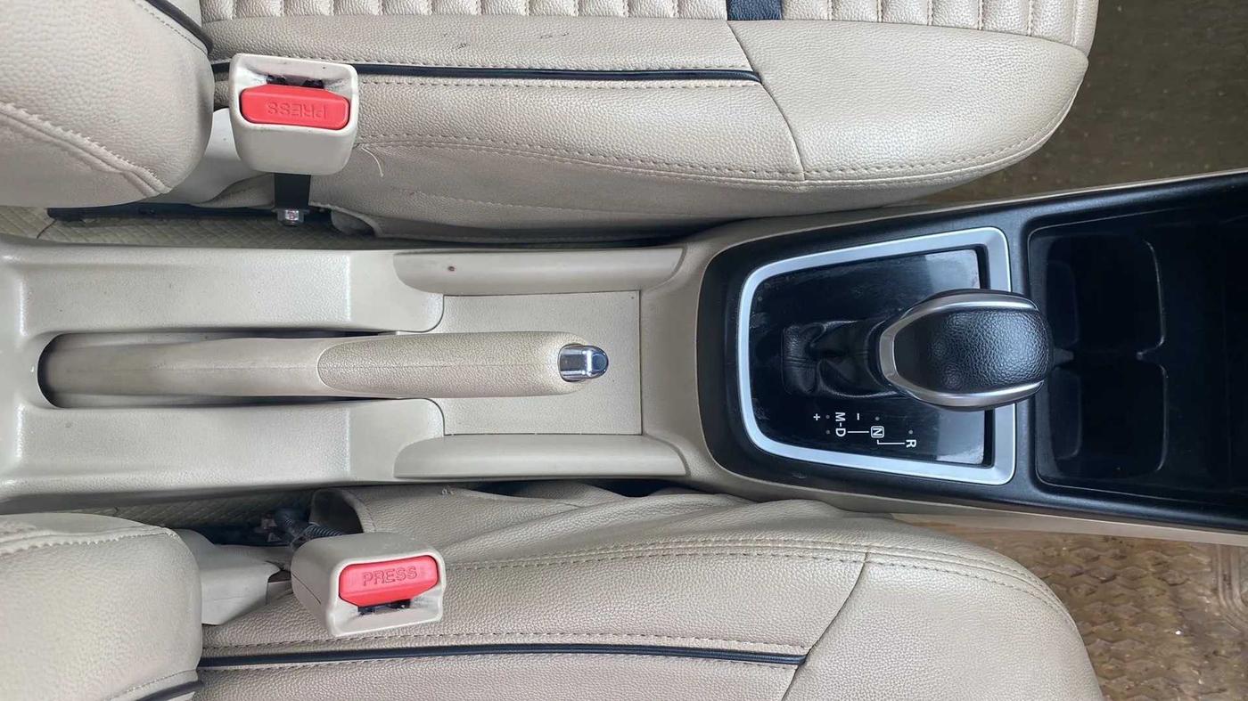 2018 Maruti Dzire ZXI AMT, Petrol, Automatic, 97,035 km, Gear Lever
