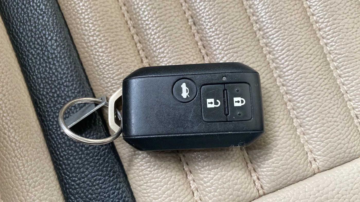2018 Maruti Dzire ZXI AMT, Petrol, Automatic, 97,035 km, Key Close Up