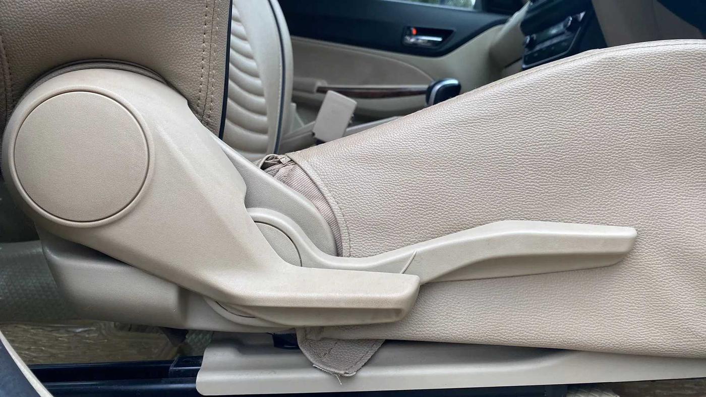2018 Maruti Dzire ZXI AMT, Petrol, Automatic, 97,035 km, Driver Side Adjustment Panel
