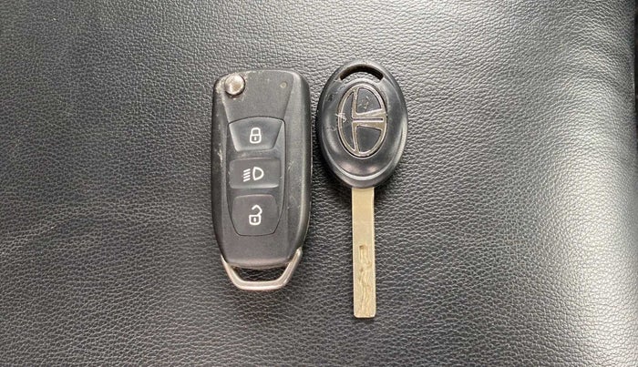 2022 Tata Tiago XZA PETROL, Petrol, Automatic, 20,206 km, Key Close Up