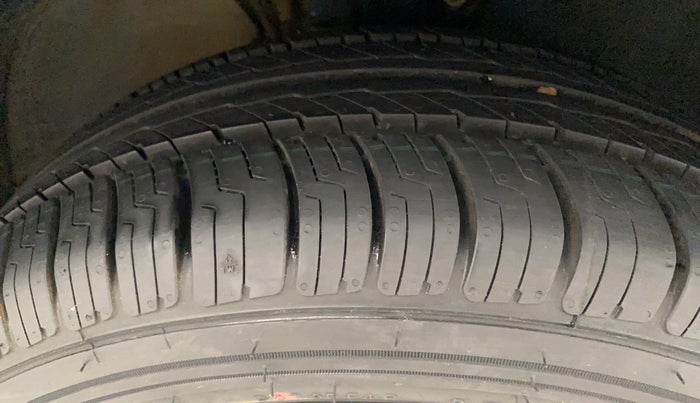 2016 Volkswagen Ameo COMFORTLINE 1.2L, Petrol, Manual, 66,520 km, Right Front Tyre Tread