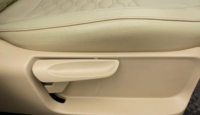 2016 Volkswagen Ameo COMFORTLINE 1.2L, Petrol, Manual, 66,520 km, Driver Side Adjustment Panel