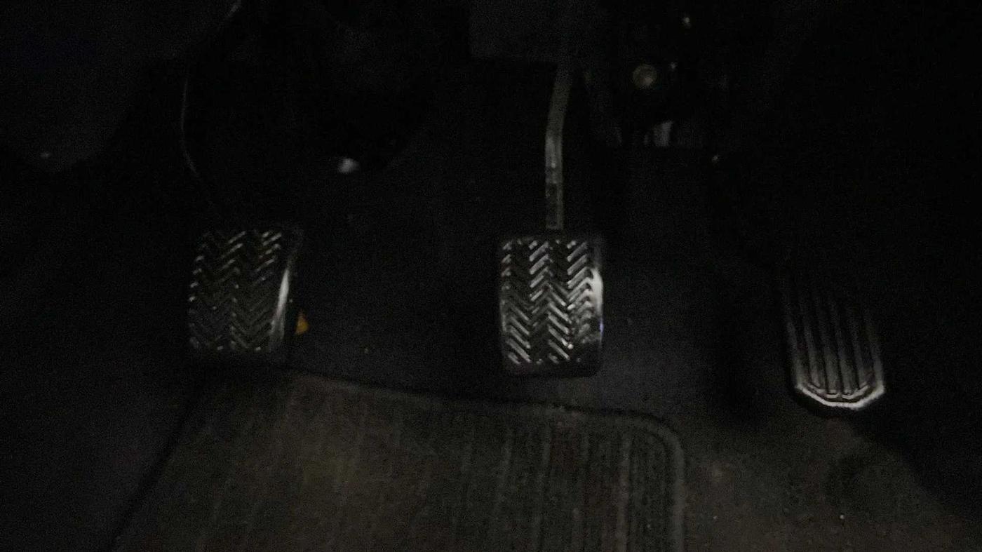 2012 Toyota Etios G, CNG, Manual, 52,370 km, Pedals
