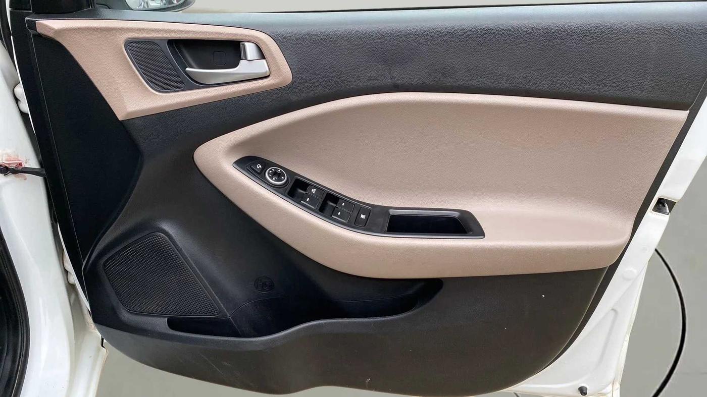 2020 Hyundai Elite i20 ASTA 1.2 (O), Petrol, Manual, 72,656 km, Driver Side Door Panels Control