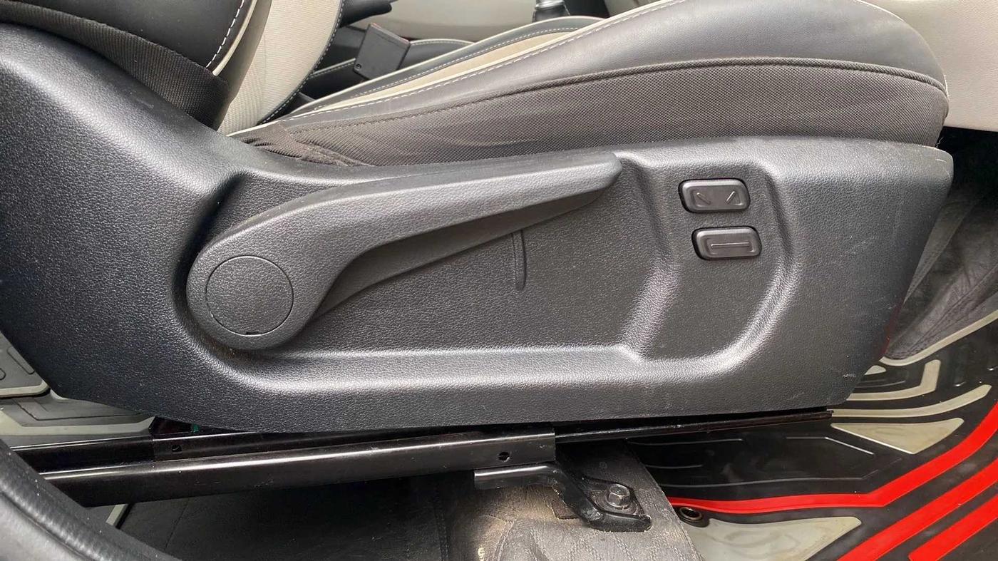 2022 Hyundai VENUE SX 1.0 (O) TURBO IMT, Petrol, Manual, 12,750 km, Driver Side Adjustment Panel