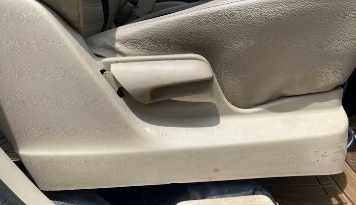 2017 Maruti Ertiga VXI CNG, CNG, Manual, 81,079 km, Driver Side Adjustment Panel