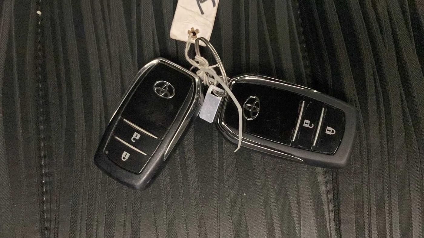2022 Toyota Innova Crysta 2.7 VX 7 STR, Petrol, Manual, 22,829 km, Key Close Up
